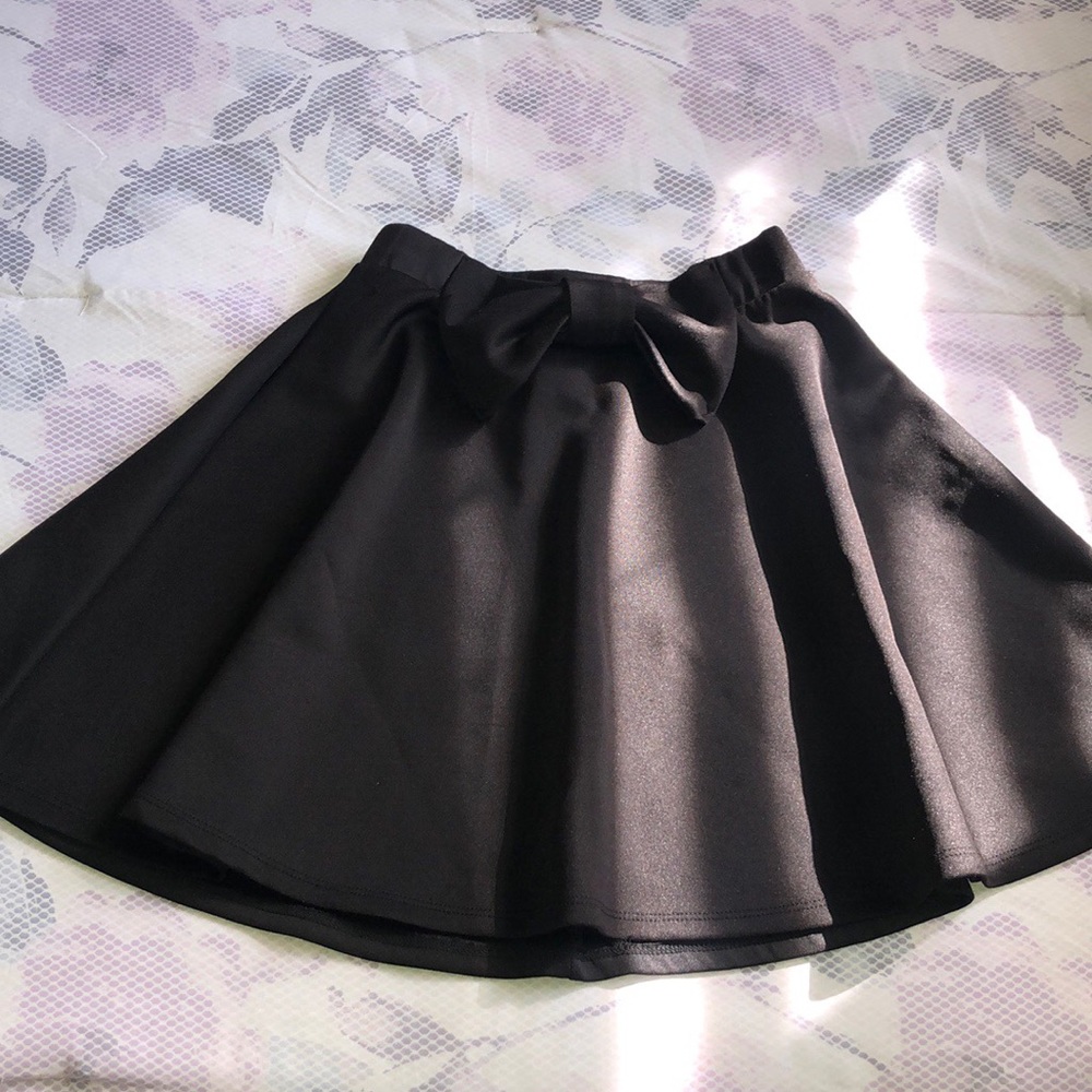 Black bow skirt
